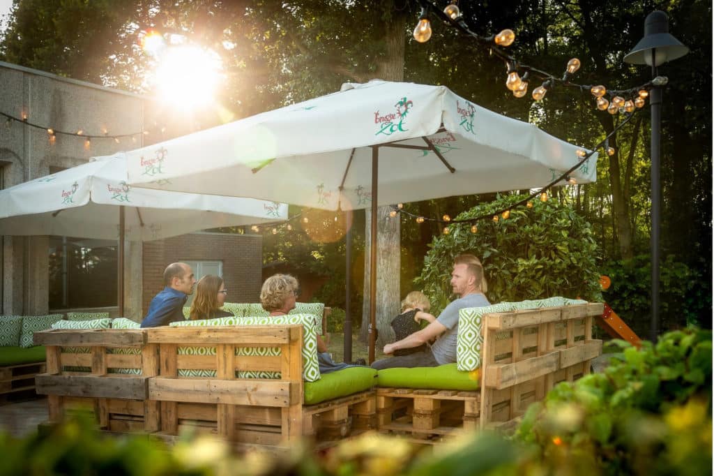 Evening-sun-in-lounge-corner-Green-Park-Hotel-Brugge