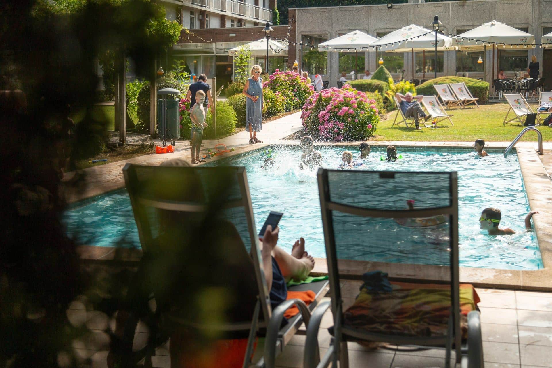Lounge-chairs-and-pool-at-the-Green-park-Hotel-Brugge