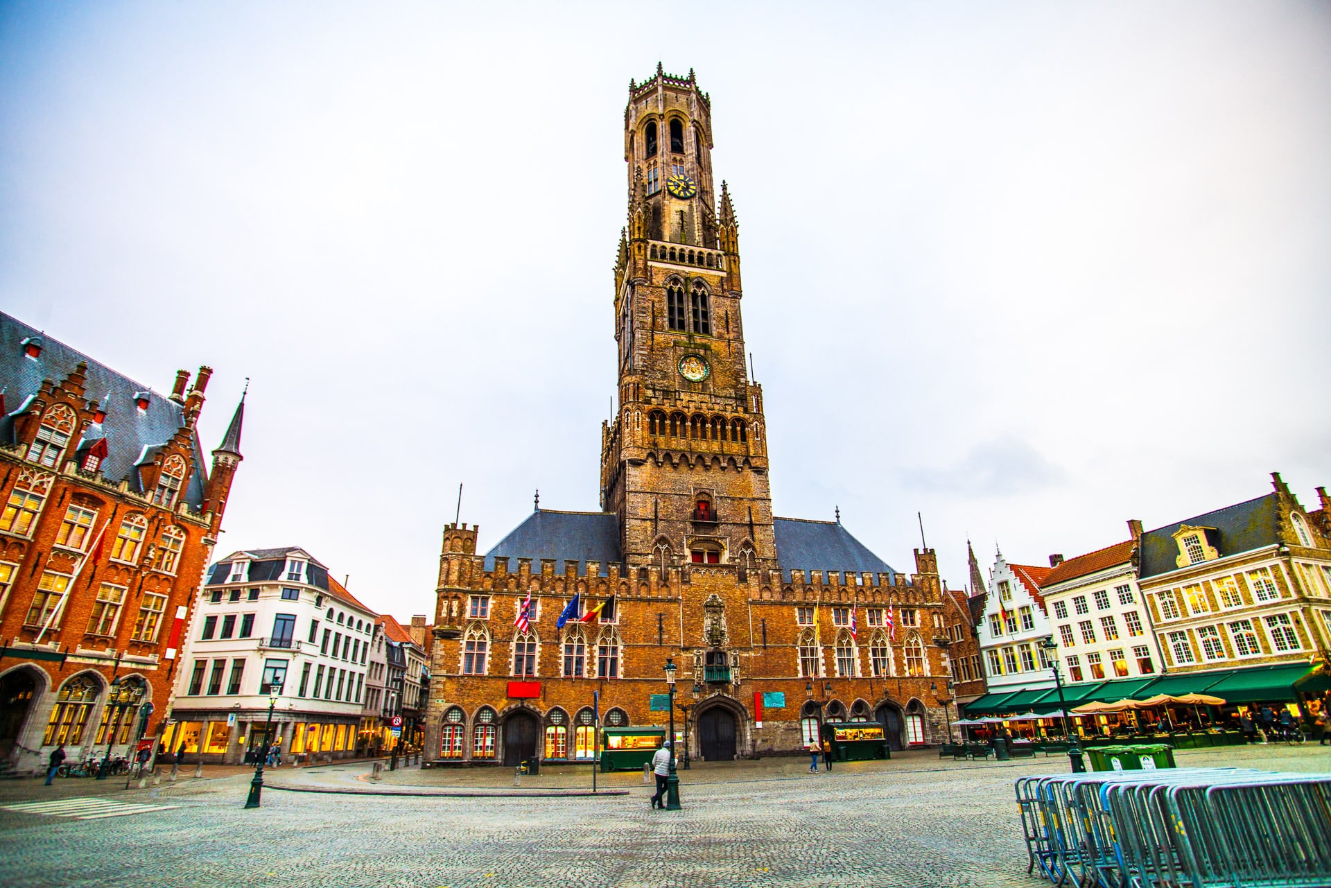 The-Belfry-of-Bruges-Belfort-van-Brugge-on-the-Markt-of-Bruges-Market-Square-in-the-centre-of-the-city-Belgium